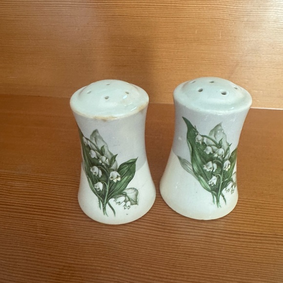 VTG Lilly of the Valley Ceramic Salt and Pepper Shakers - Picture 1 of 4